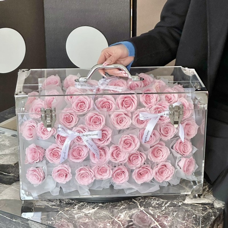 厂家直发玫瑰永生花巨型行李箱高级感花盒送女友闺蜜生日礼物批发