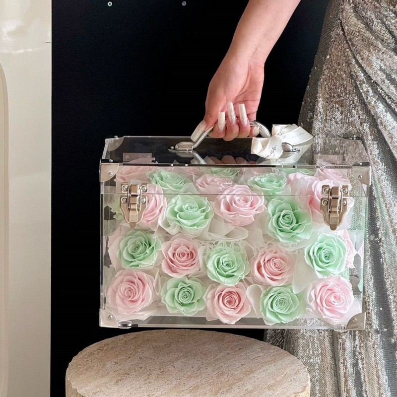 厂家直发玫瑰永生花巨型行李箱高级感花盒送女友闺蜜生日礼物批发