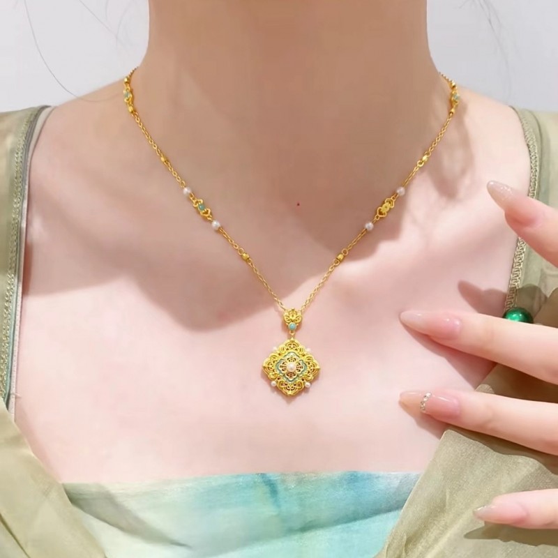 珐琅珍珠项链新款小众复古高级轻奢吊坠气质精致锁骨链女百搭配饰