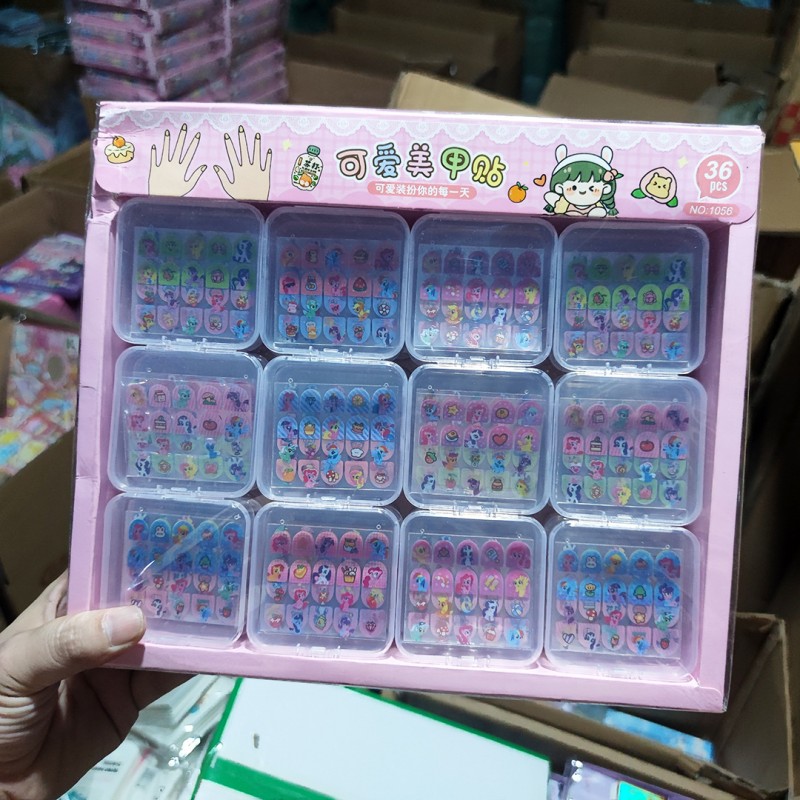 零售1元店女孩指甲贴纸儿童卡通装扮美甲贴片小卖部便宜玩具礼品
