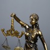 仿古铜女神忒弥斯雕塑雕像律师办公室公平小雕像正义法律天平摆件
