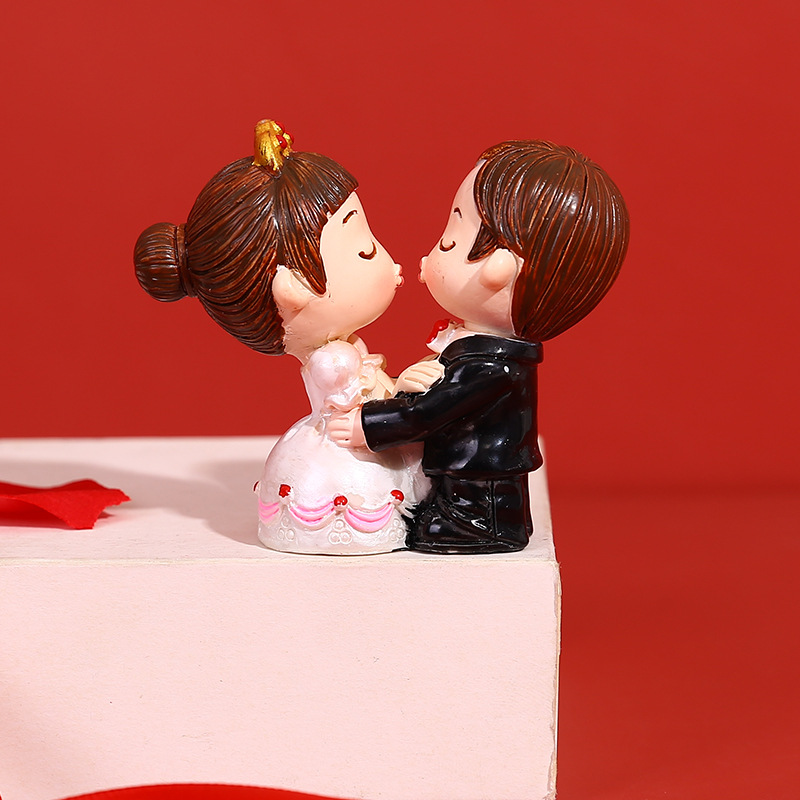 新郎新娘婚礼婚庆树脂娃娃摆件礼品饰品结婚婚房摆饰批发新中式