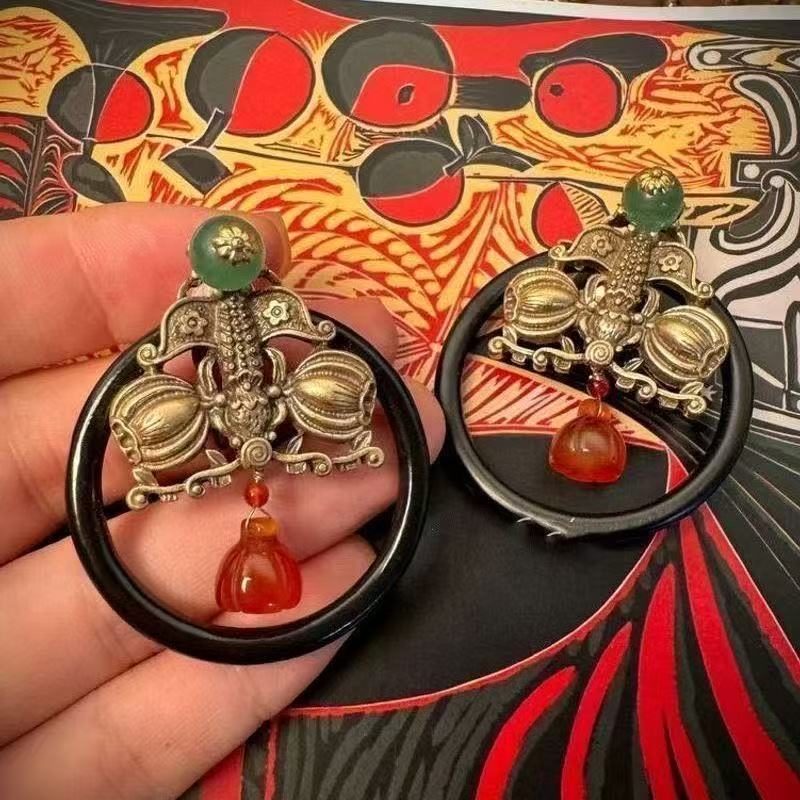 新中式复古蝙蝠纹夸张设计耳环古典韵味传统吉祥高级感独特耳饰