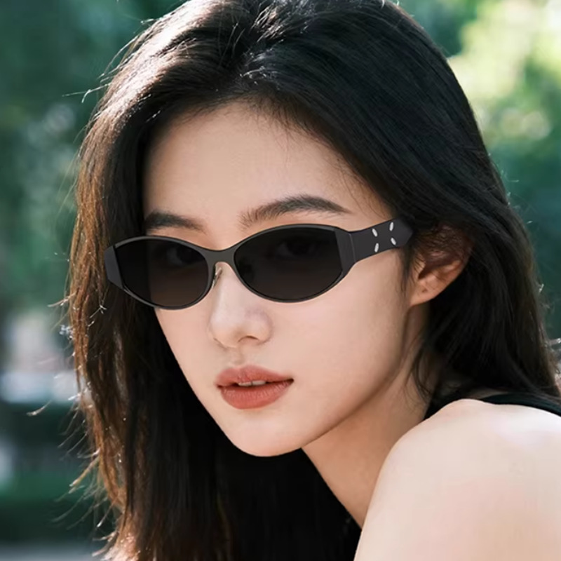 墨镜女款猫眼防紫外线个性高级感户外旅游白色腿窄框海边太阳眼镜