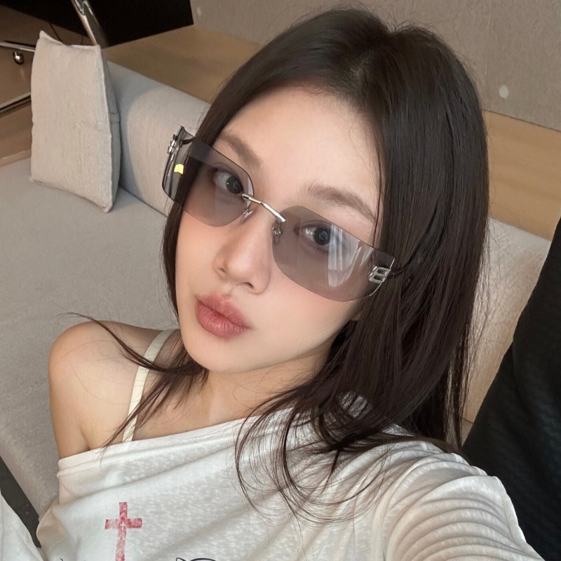 欧美辣妹风曲面大框黑色百搭墨镜女轻奢高级感度假显瘦大框太阳镜