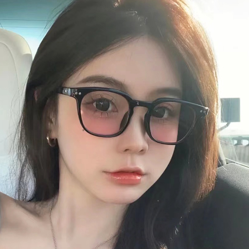新款腮红眼镜素颜黑色镜框女太阳镜 网红同款渐变粉腮红墨镜批发