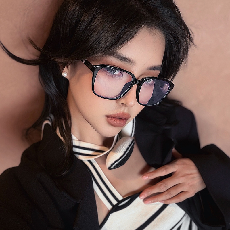 植伍2026新款眼镜TR时尚方框平光镜网红眼镜框女可配防蓝光近视镜