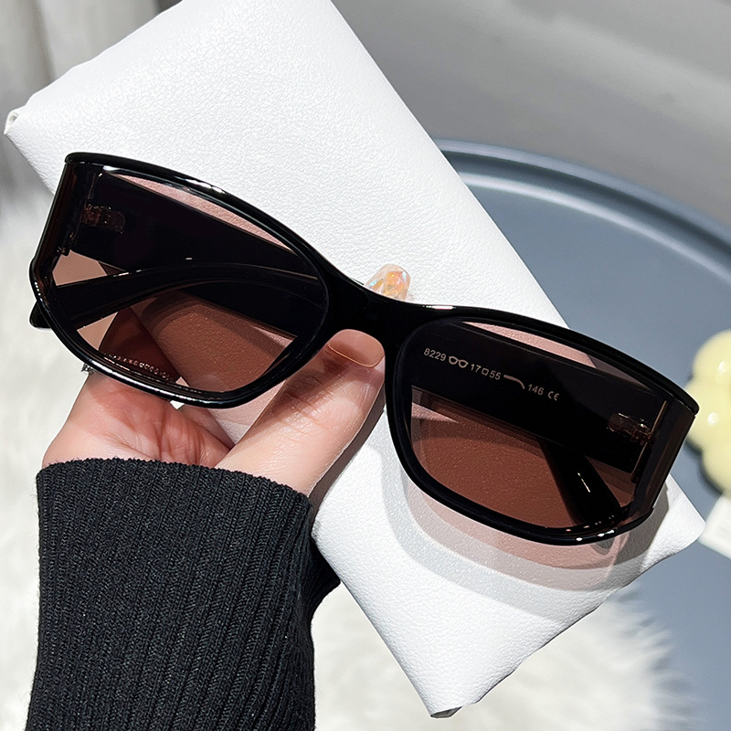 曲面墨镜女高级感显脸小网红同款太阳眼镜开车专用防紫外线太阳镜
