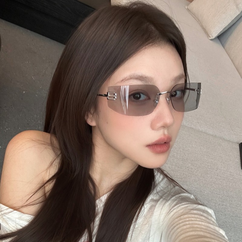 欧美辣妹风曲面大框黑色百搭墨镜女轻奢高级感度假显瘦大框太阳镜