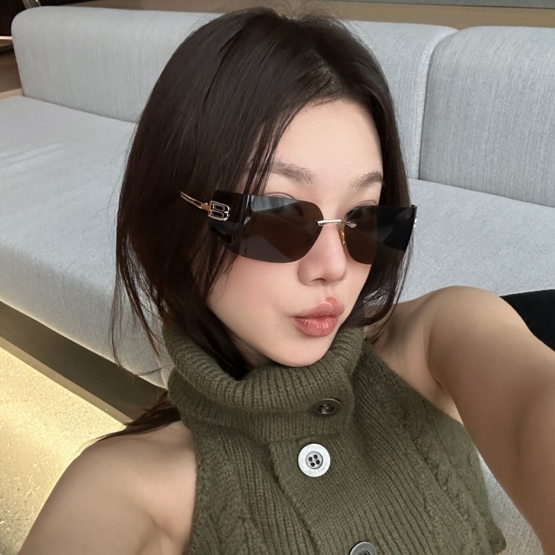 欧美辣妹风曲面大框黑色百搭墨镜女轻奢高级感度假显瘦大框太阳镜