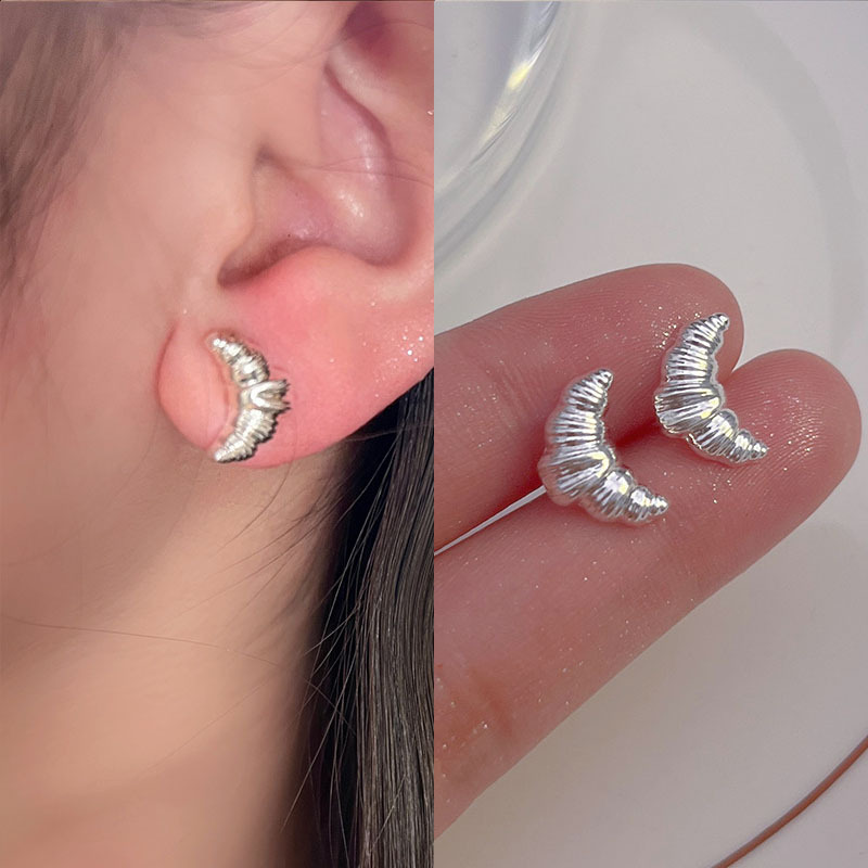 S925纯银蝴蝶耳钉女ins小众设计感睡觉免摘耳环简约养耳洞耳饰