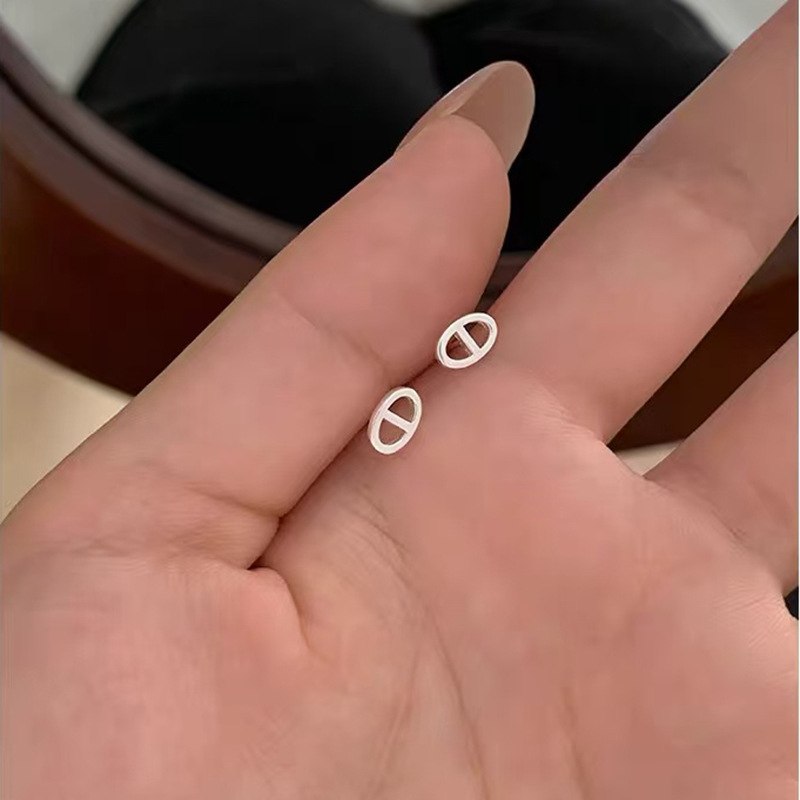 925银爱心蝴蝶耳钉女ins风小众设计感睡觉免摘耳环简约养耳洞耳饰