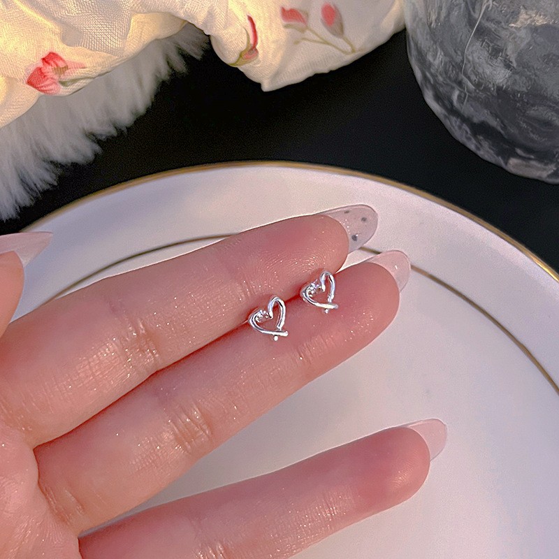 S925纯银蝴蝶耳钉女ins小众设计感睡觉免摘耳环简约养耳洞耳饰