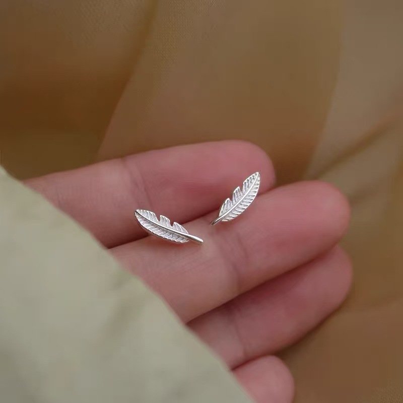925银爱心蝴蝶耳钉女ins风小众设计感睡觉免摘耳环简约养耳洞耳饰
