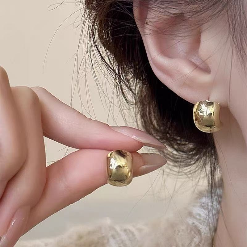 复古气质金属耳钉女2025新款爆款网红小众高级感耳环金色百搭耳饰