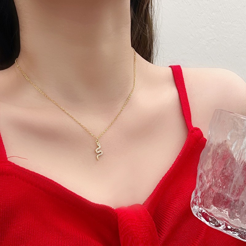 轻奢高级感超闪锆石项链女百搭小众设计气质不掉色简约锁骨链颈链