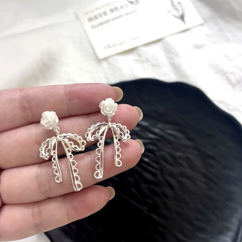 S925纯银蝴蝶耳钉女ins小众设计感睡觉免摘耳环简约养耳洞耳饰
