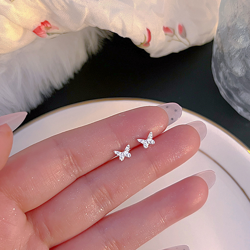 S925银耳钉女养耳洞耳环2025年新款爆款小众设计耳骨钉高级感耳饰