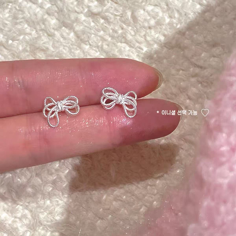 925银爱心蝴蝶耳钉女ins风小众设计感睡觉免摘耳环简约养耳洞耳饰