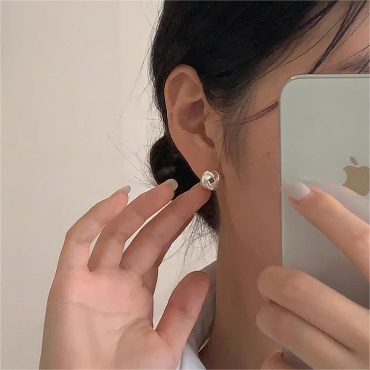 925银爱心蝴蝶耳钉女ins风小众设计感睡觉免摘耳环简约养耳洞耳饰