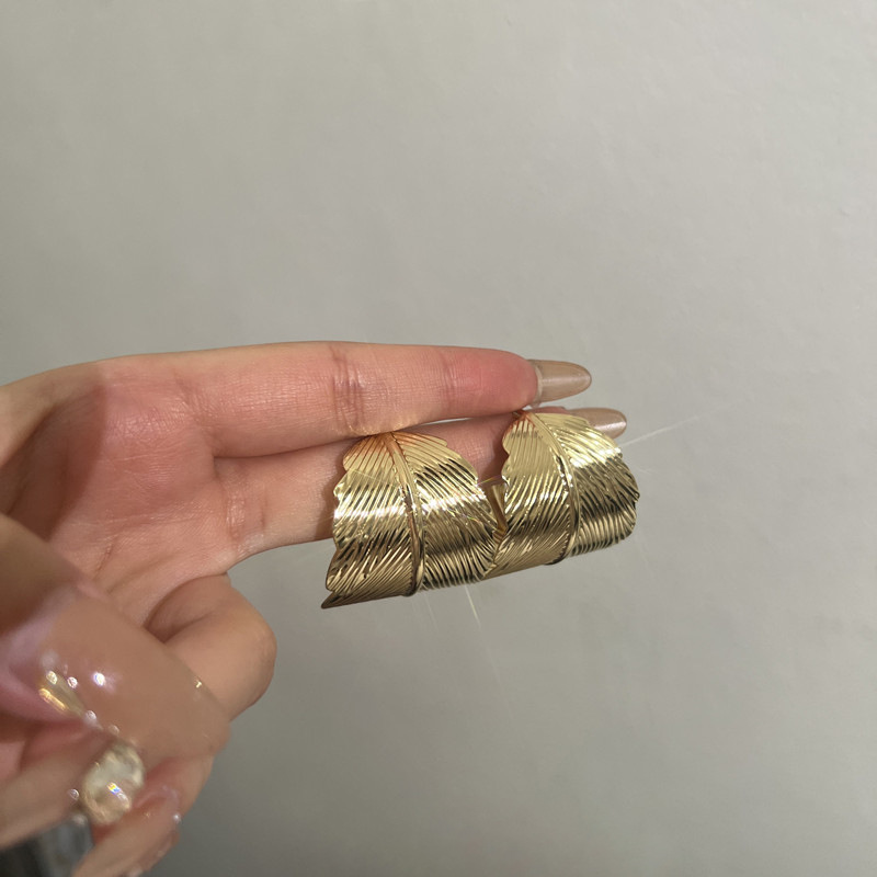 复古气质金属耳钉女2025新款爆款网红小众高级感耳环金色百搭耳饰