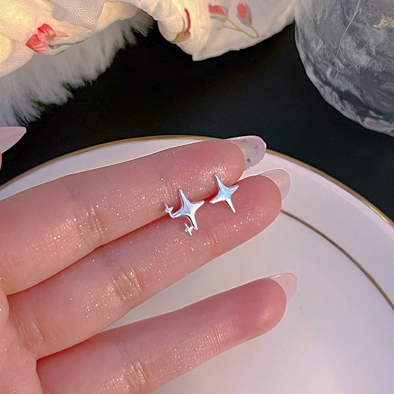 S925银耳钉女养耳洞耳环2025年新款爆款小众设计耳骨钉高级感耳饰