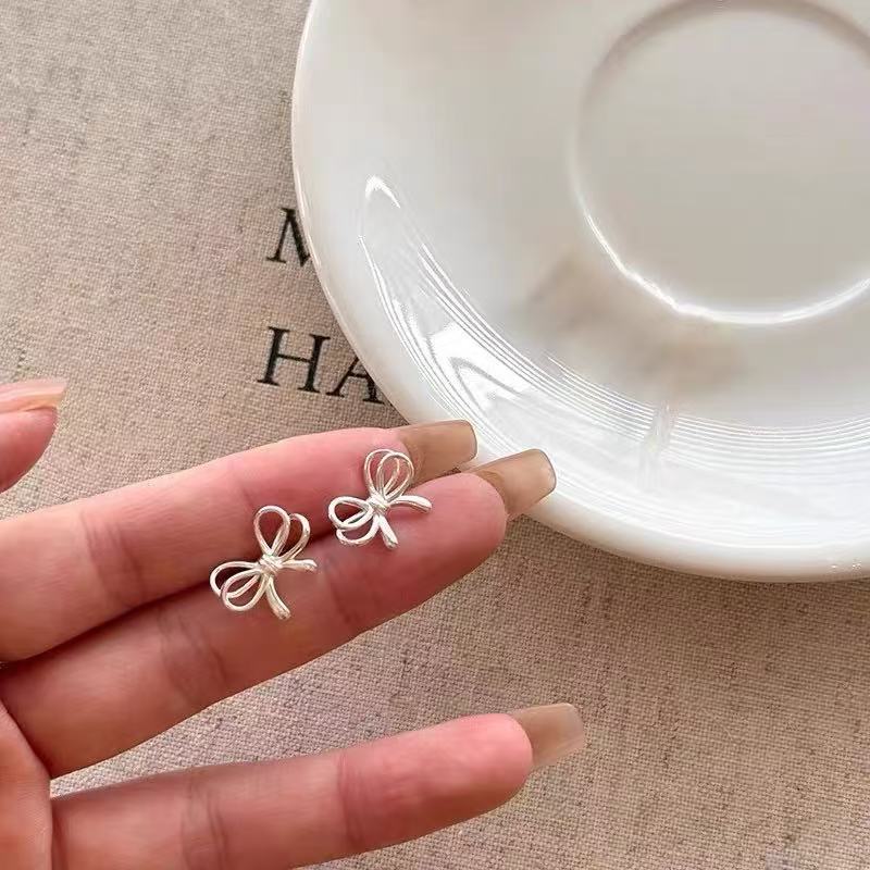 925银爱心蝴蝶耳钉女ins风小众设计感睡觉免摘耳环简约养耳洞耳饰