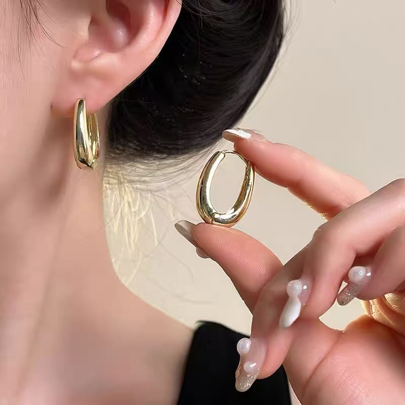 复古气质金属耳钉女2025新款爆款网红小众高级感耳环金色百搭耳饰