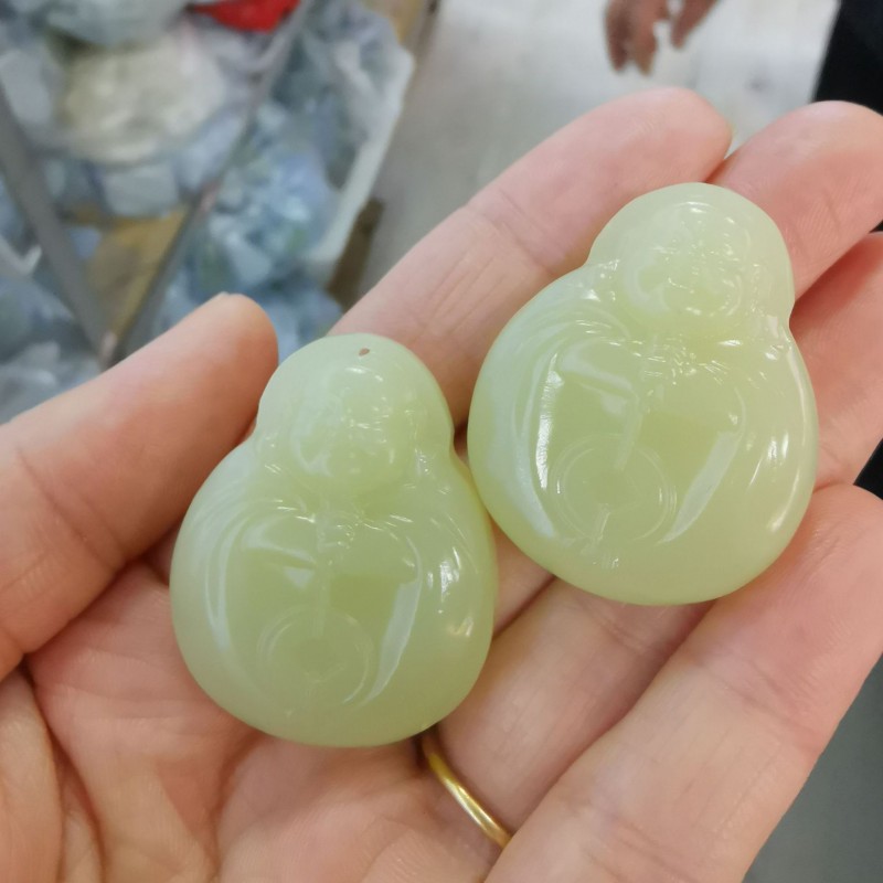 一件代发天然青白玉抱抱佛弥勒佛晴水色蚕丝玉大肚佛挂件玉佩玉坠
