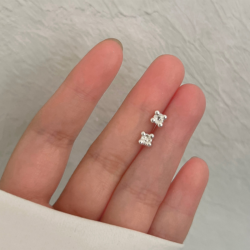 S925银耳钉女养耳洞耳环2025年新款爆款小众设计耳骨钉高级感耳饰