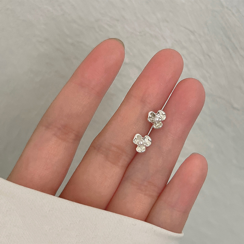 S925银耳钉女养耳洞耳环2025年新款爆款小众设计耳骨钉高级感耳饰