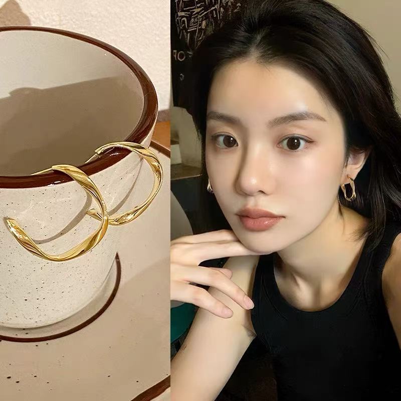 2025新款爆款925银针素圈耳环女高级感欧美夸张耳圈耳扣圈圈耳饰