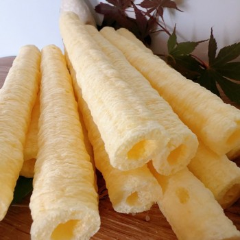 Old-fashioned popcorn, traditional stick rice, hollow corn and corn cobs, puffed popcorn, nostalgic glutinous rice snacks