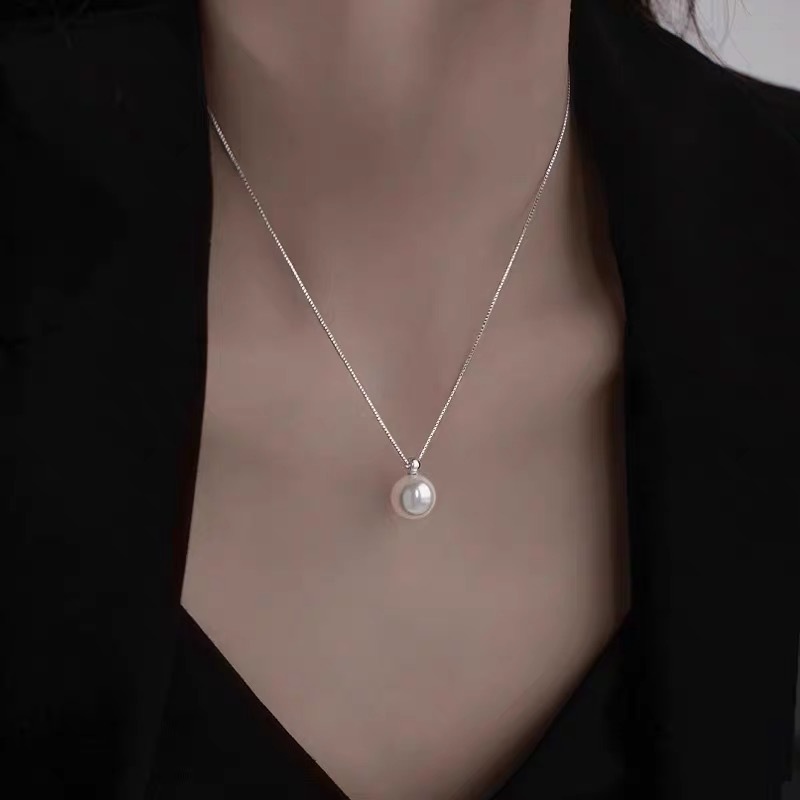 温柔蝴蝶珍珠项链配裙子女轻奢小众高级感锁骨链2024新款颈链配饰
