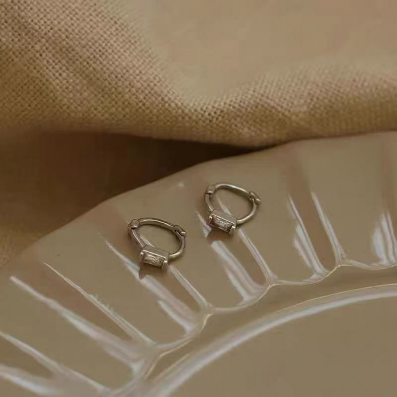 s925银耳环女轻奢高级感耳饰小众简约耳扣经典ins风耳圈饰品批发