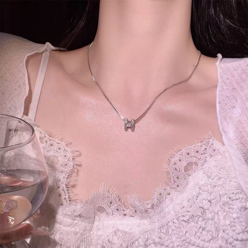 2025新款简约素银珍珠蓝宝石项链女百搭不掉色高级设计感锁骨链批