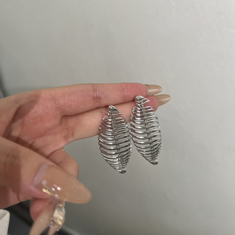 轻奢高级感圆圈耳环女超百搭质感光面金属耳圈耳饰小众设计感耳钉