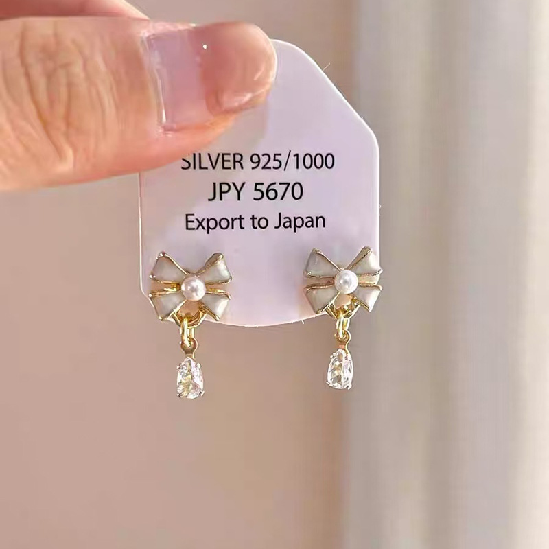 S925银针秋冬轻奢小众珍珠耳钉女精致高级感耳环百搭气质耳饰批发