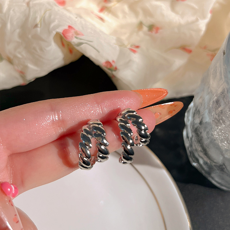 s925银耳环女轻奢高级感耳饰小众简约耳扣经典ins风耳圈饰品批发